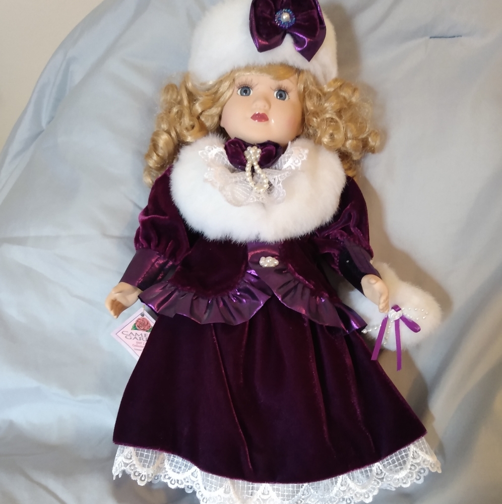 Porcelain dolls set